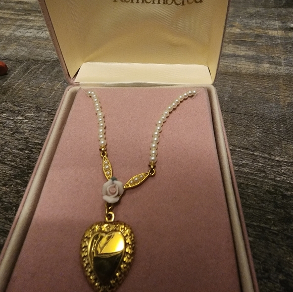 Heart faux pearl necklace - Picture 5 of 5